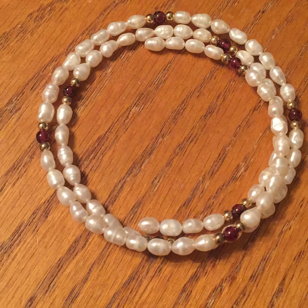 A beautiful pearl bracelet with 14k gold beads